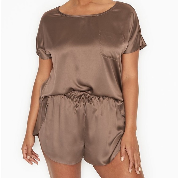 Victoria’s Secret Oversized T-Shirt & Petal PJ Short Set Brown Medium NEW - Picture 2 of 3